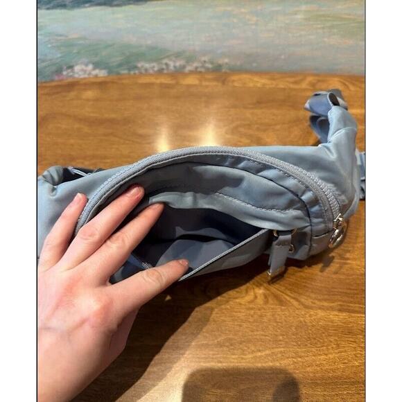 Lululemon On The Beat Belt Bag 4.5L Chambray Baby Blue Rare Color Sold Out - Picture 6 of 6